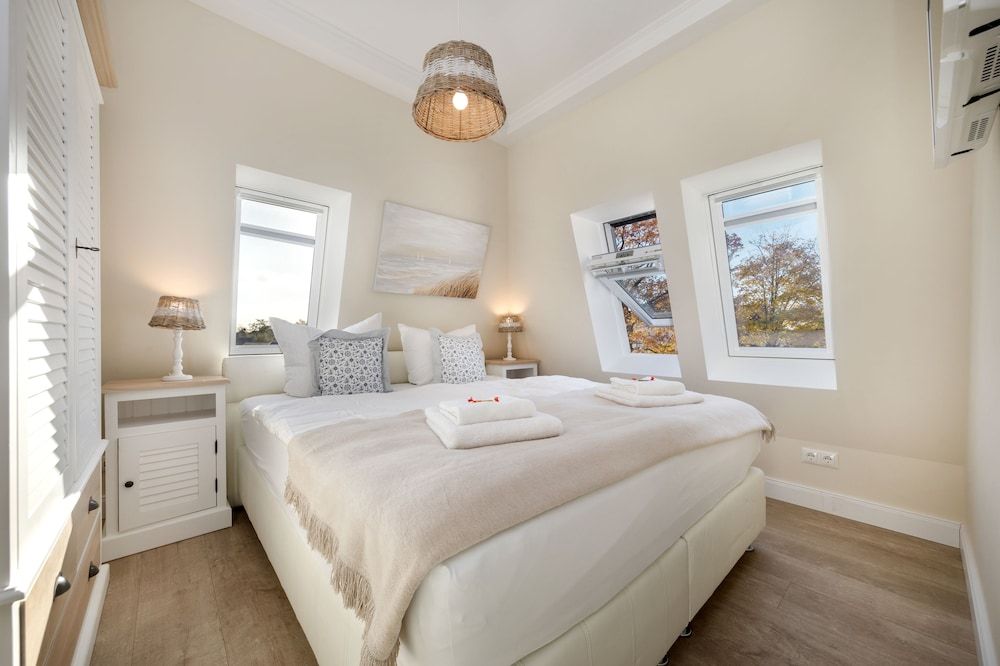 Deluxe Suite, Fireplace, Beachfront, Villa 12
