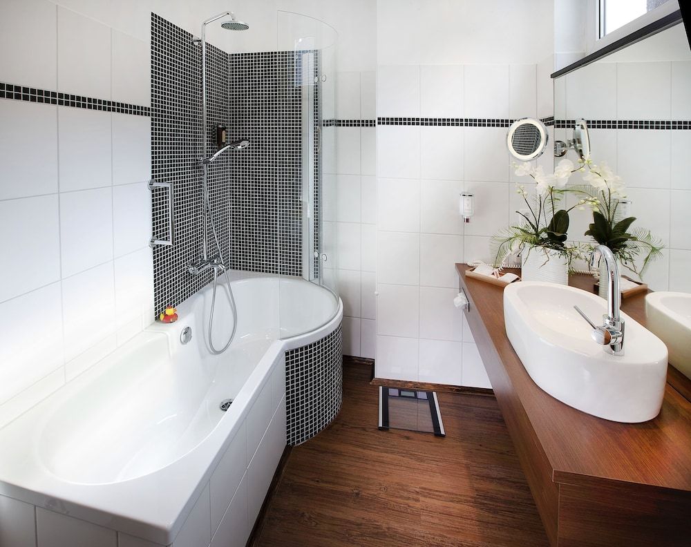 Duplex, 1 King Bed, Non Smoking, Bathtub