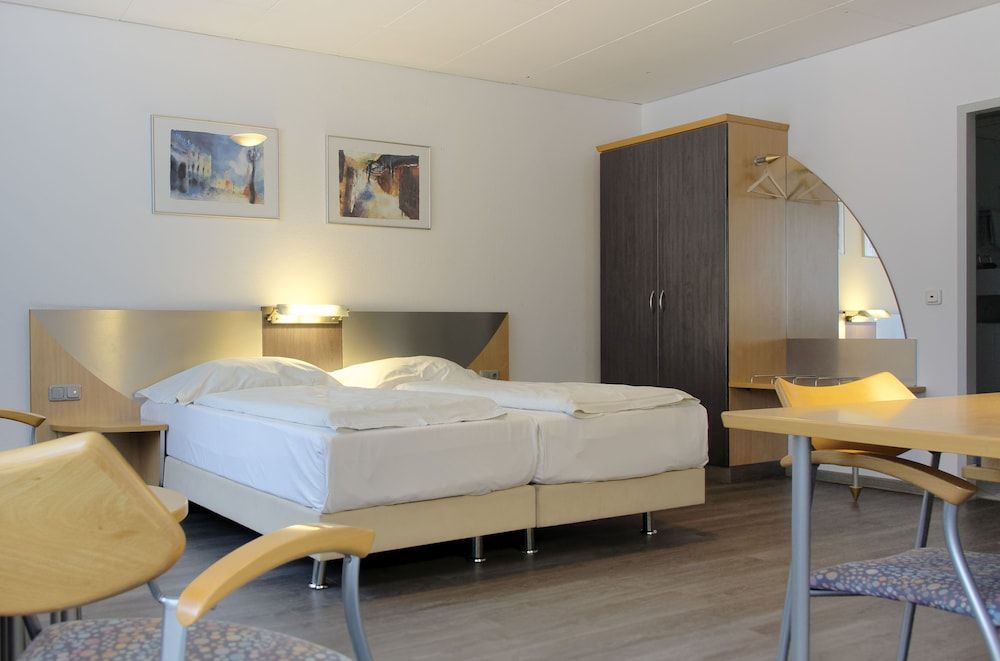 Opera Hotel Köln Triple Room 3