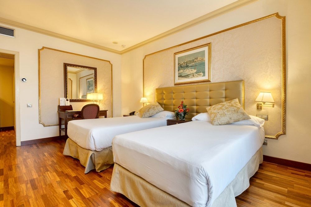 Hotel Roger de Lluria Barcelona Classic Double or Twin Room 3