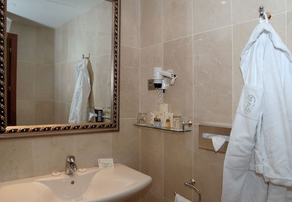 Hotel Roger de Lluria Barcelona Classic Double or Twin Room 6