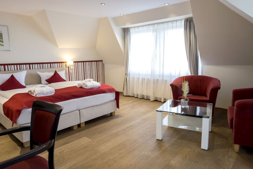 Double Room, Partial Sea View