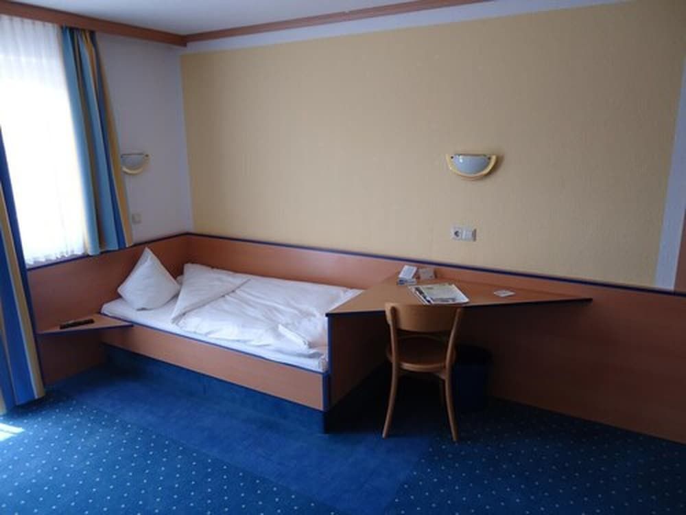 Sleep & Go Hotel Magdeburg Single Room 2