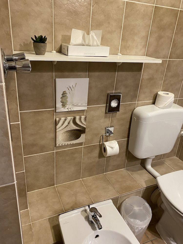 Hotel Cascade Double Room 7