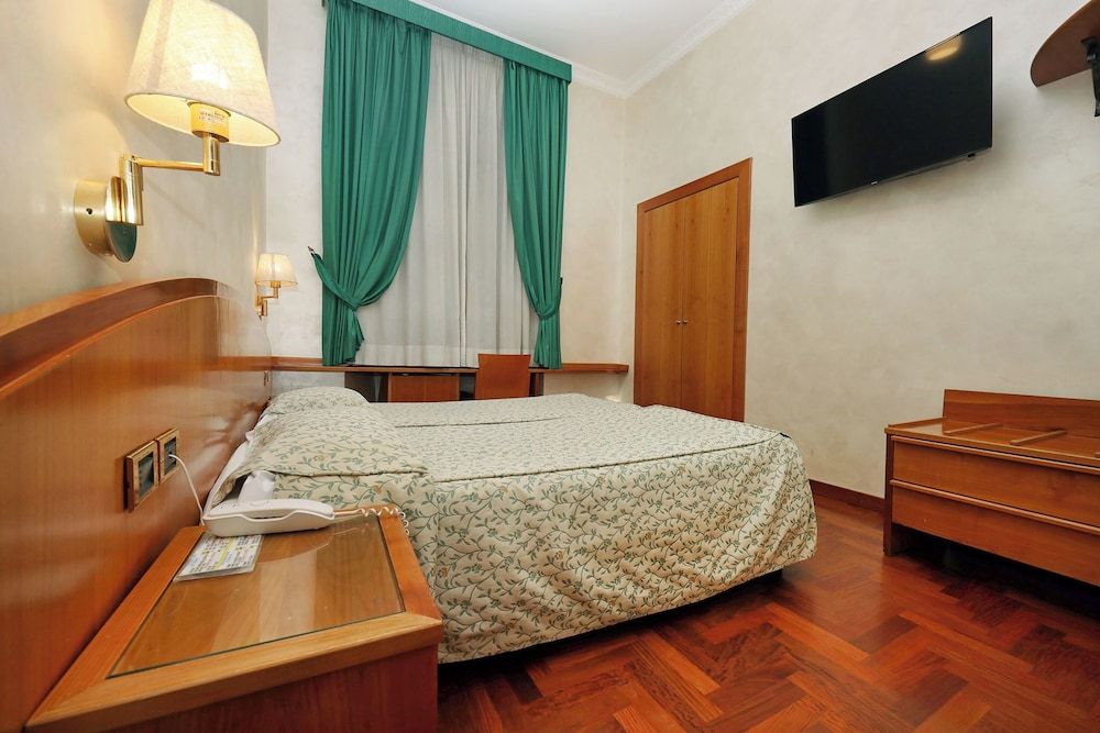 undefined Hotel Corot 10