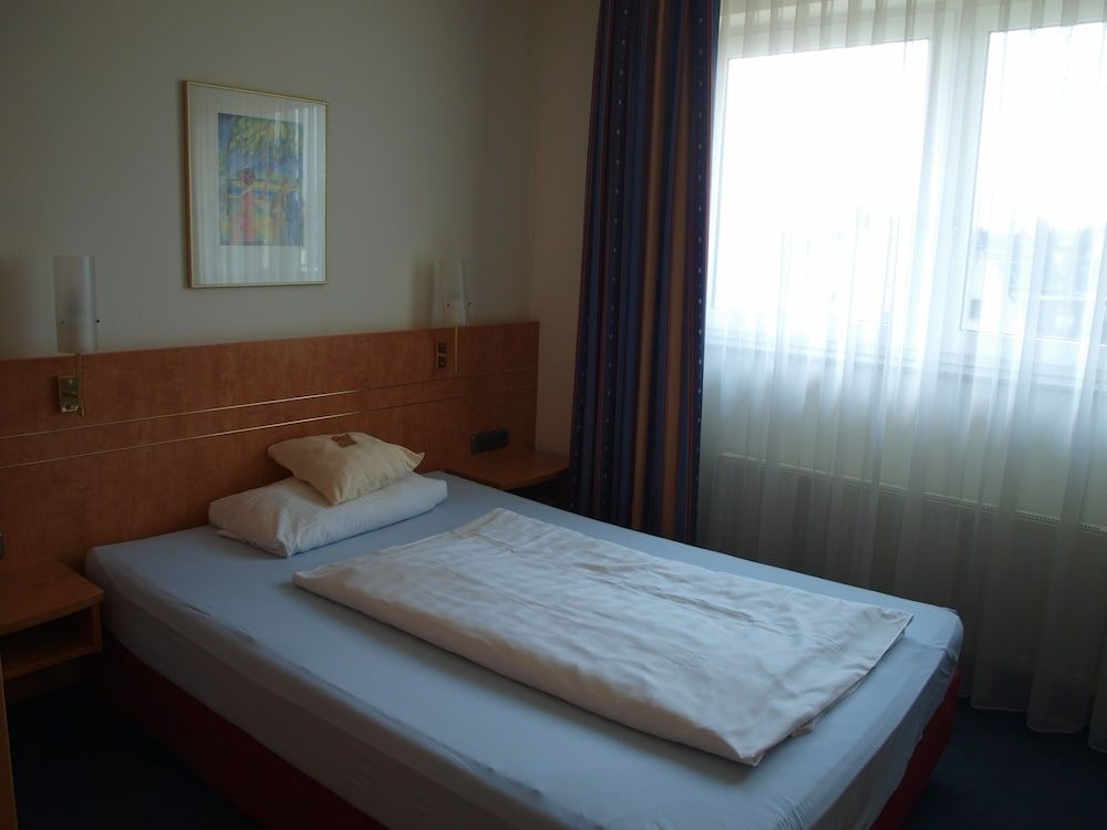 undefined Airport BusinessHotel Köln 9