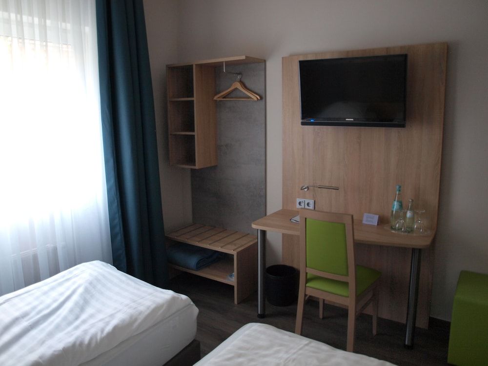 Airport BusinessHotel Köln Double Room 4