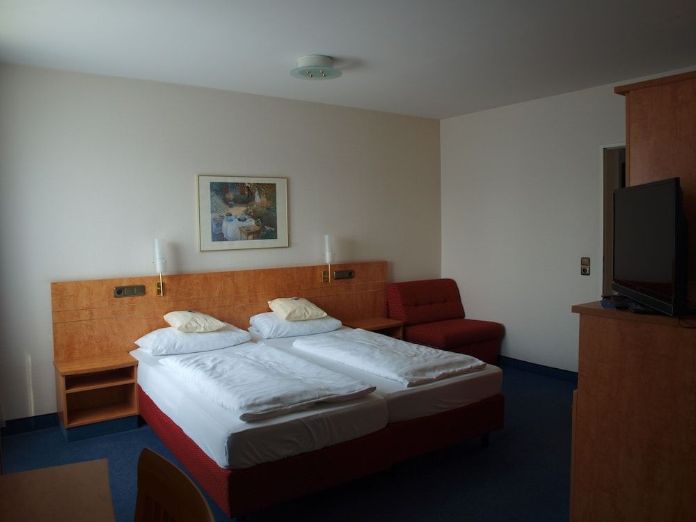 Airport BusinessHotel Köln Triple Room