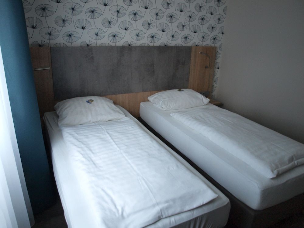 Airport BusinessHotel Köln Double Room 2