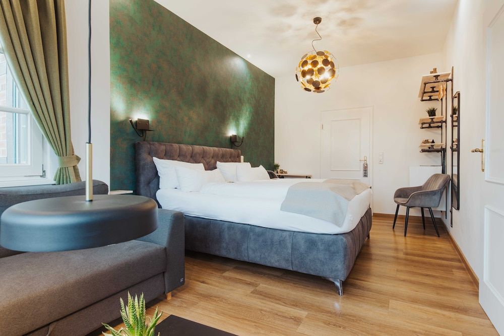 Butz Deluxe Double Room 3