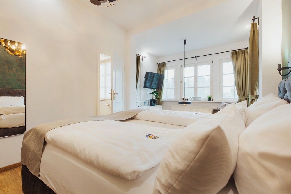 Butz Deluxe Double Room 2