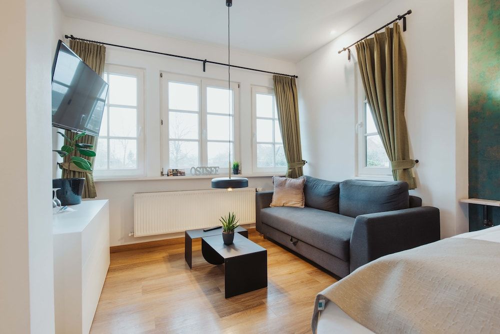 Butz Deluxe Double Room 6