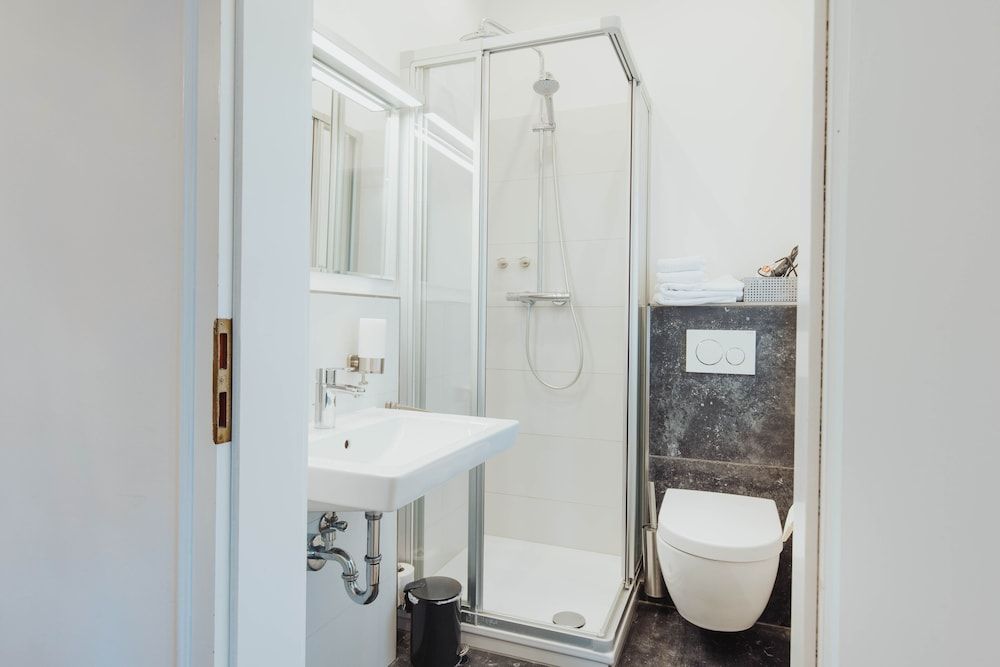 Butz Deluxe Double Room 4