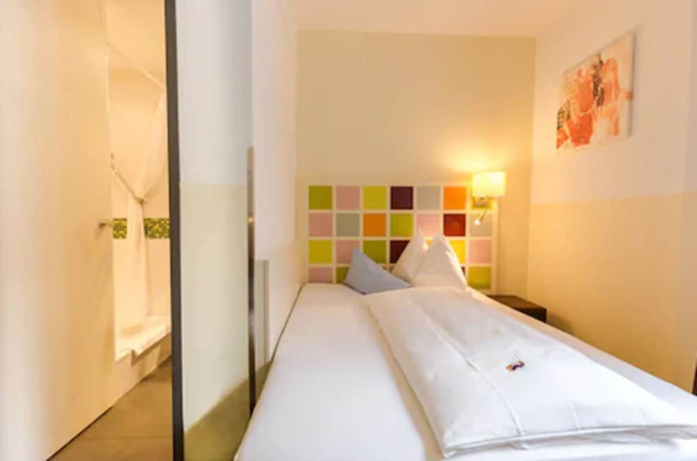 Hotel Arooma Standard Single Room 3