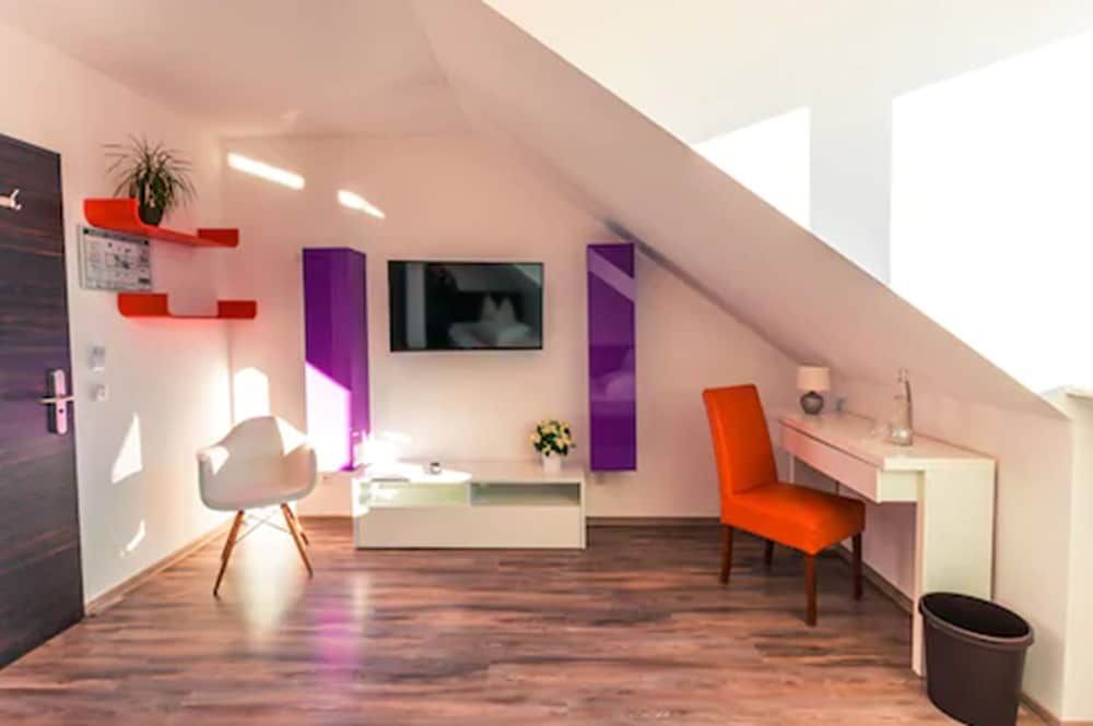 Hotel Arooma Standard Single Room 7