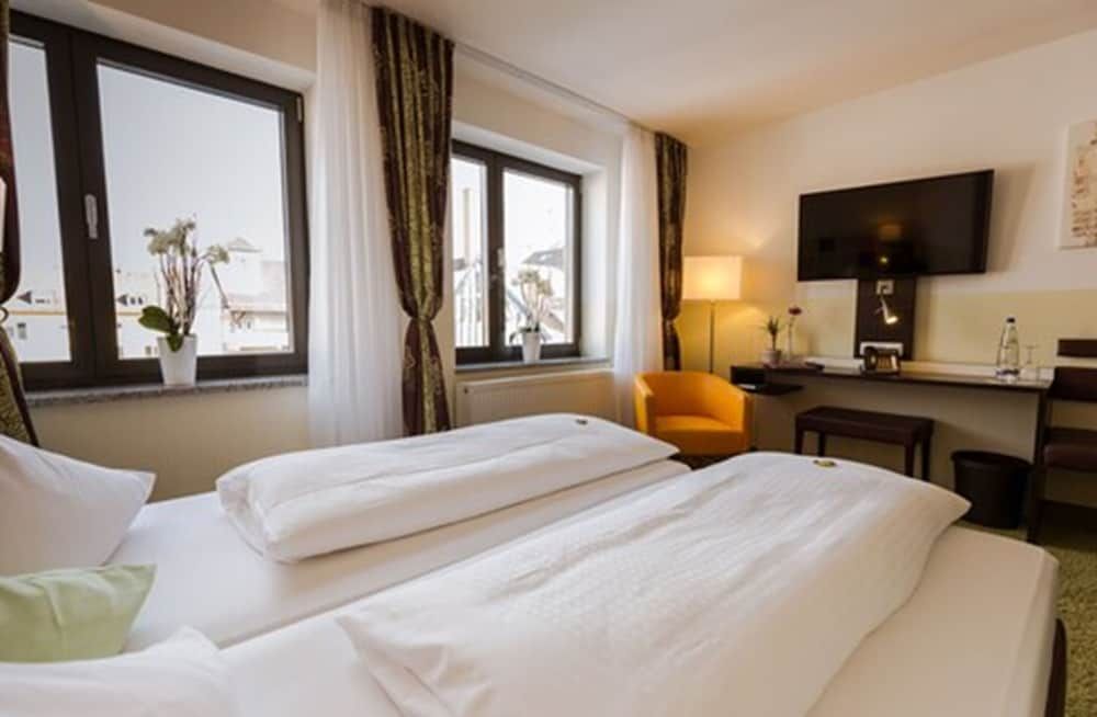 Hotel Arooma Standard Double Room 3