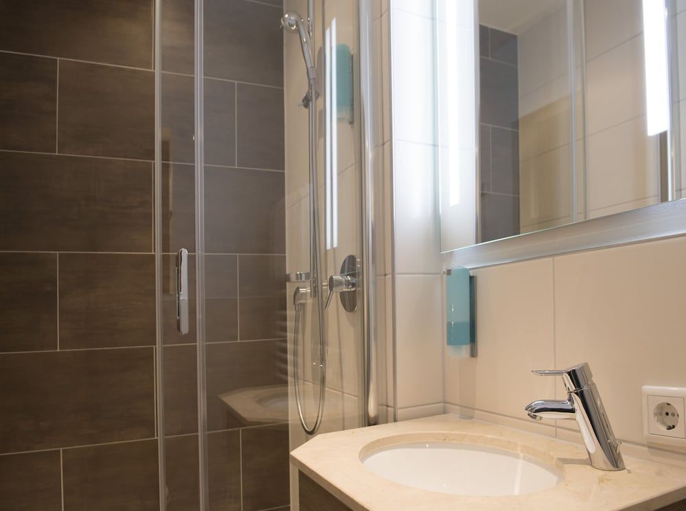 Hotel Schlicker Standard Double Room, 1 Queen Bed 5