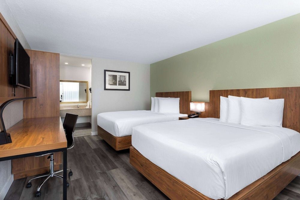 Room, 2 Queen Beds, Non Smoking