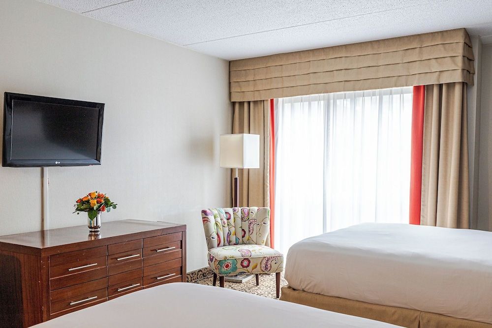 Old Stone Inn Boutique Hotel Superior Room, 2 Queen Beds - Courtyard Interior 5