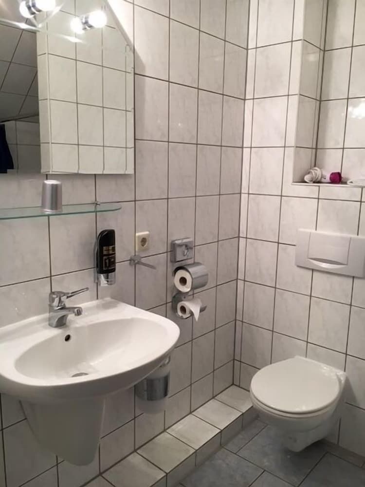 Erbenholz Hotel Basic Triple Room 4