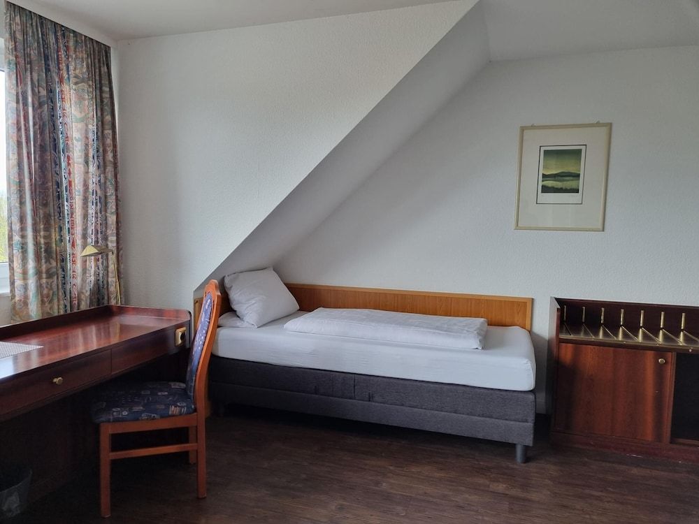 Erbenholz Hotel Basic Triple Room 2