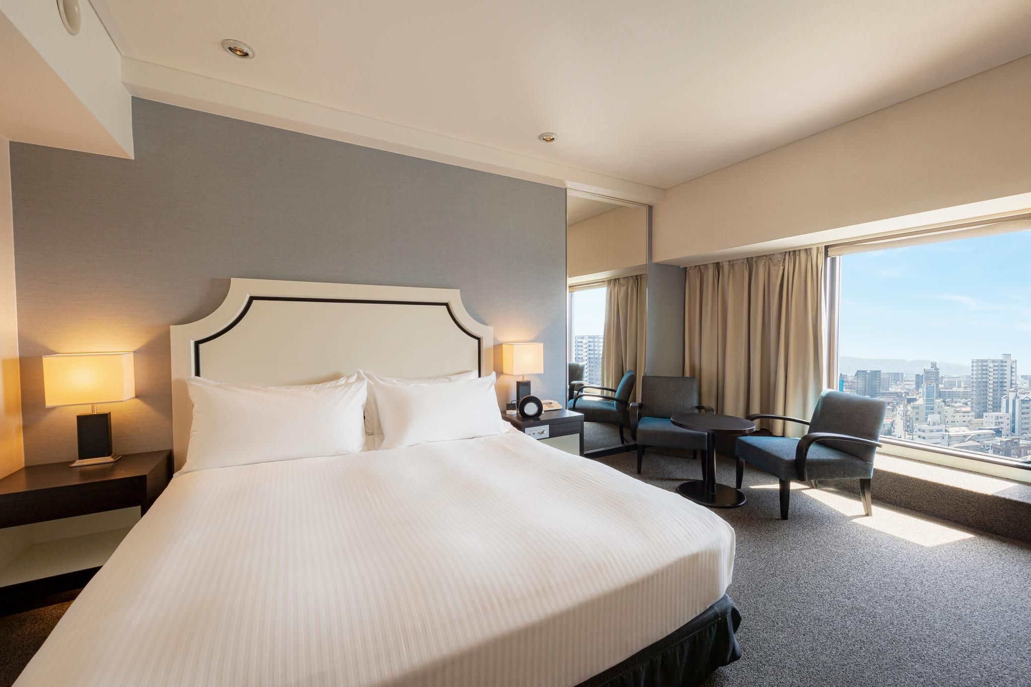1 King Bed High Floor