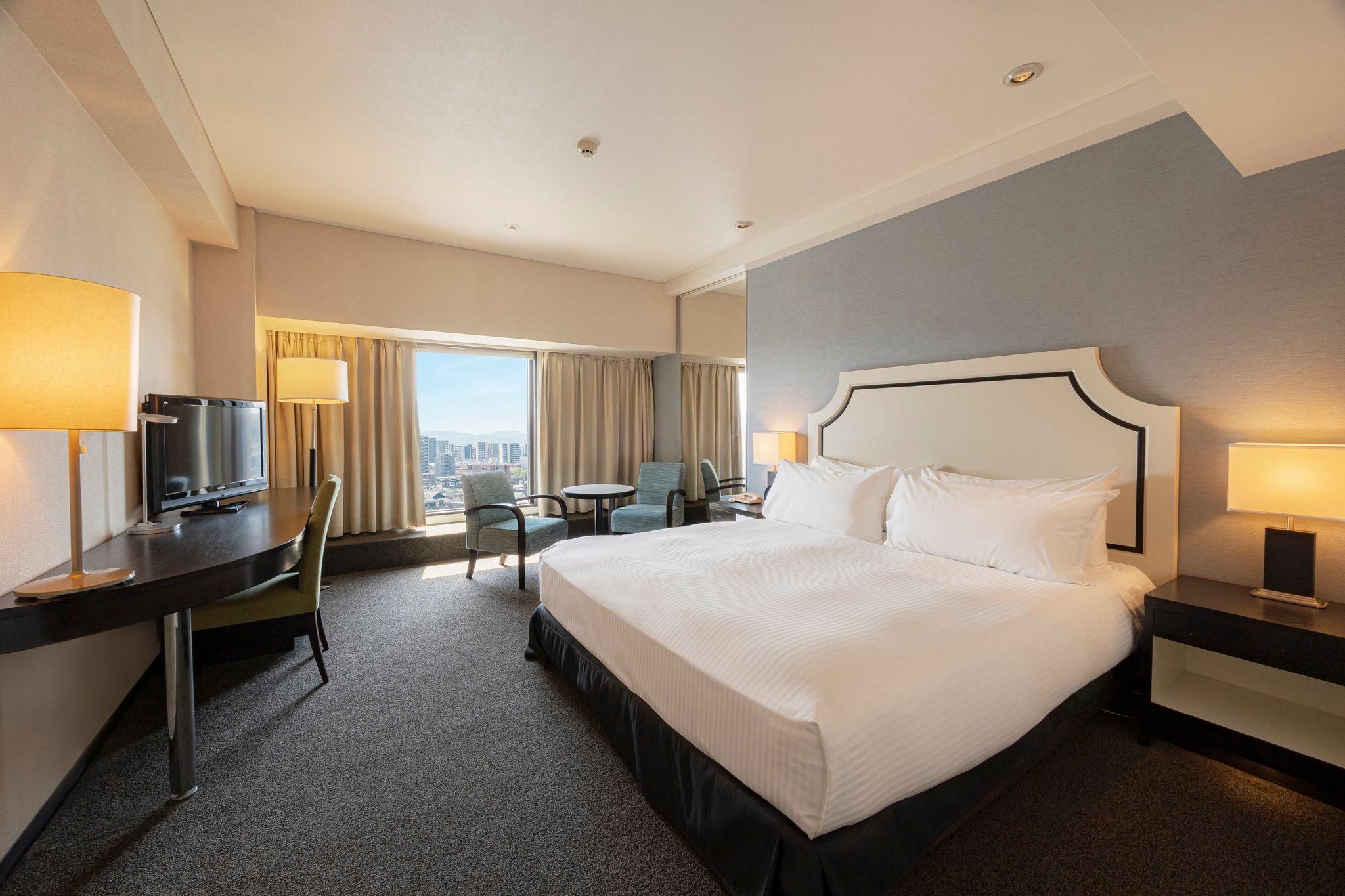 1 King Bed High Floor
