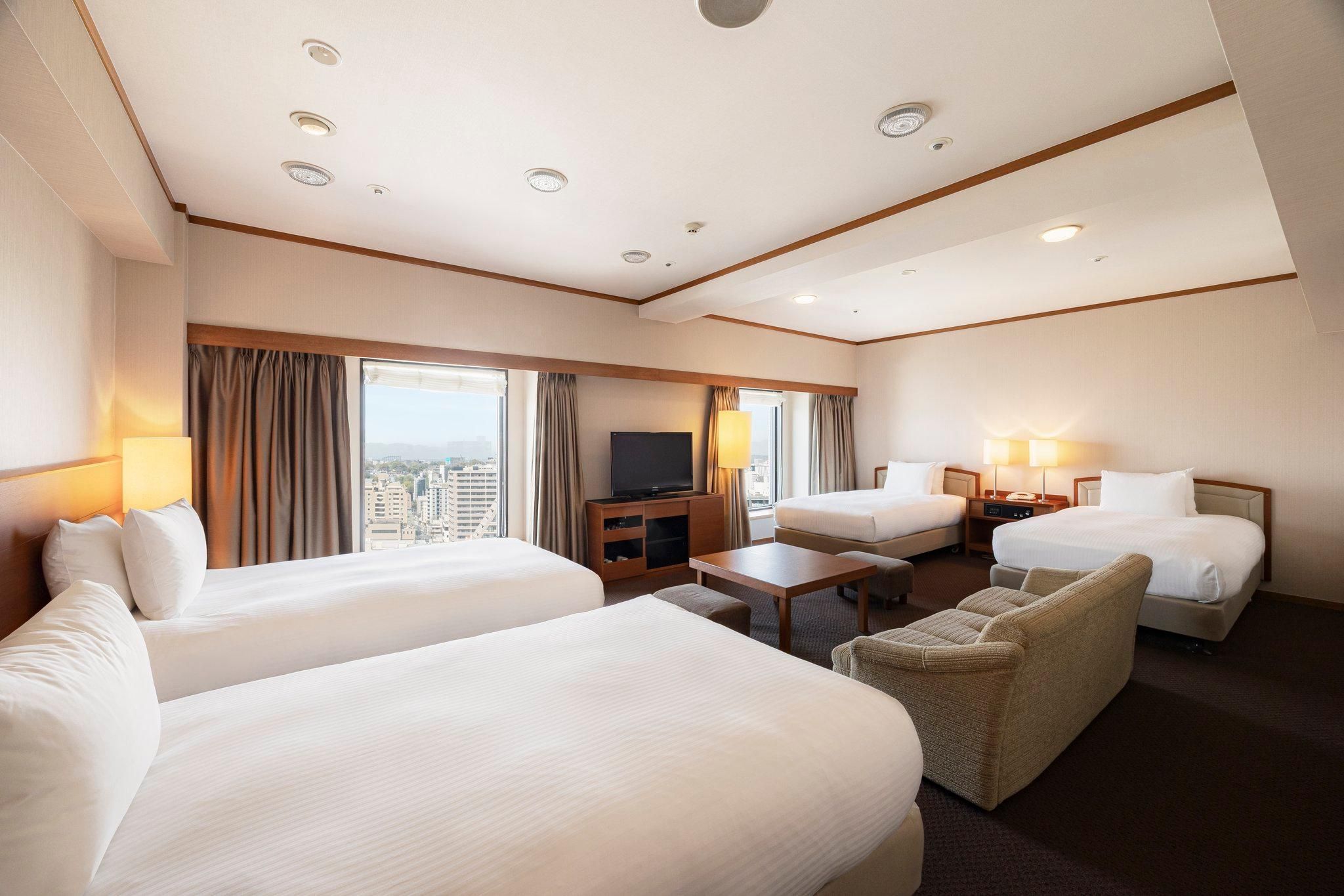 4 Single Beds High Floor