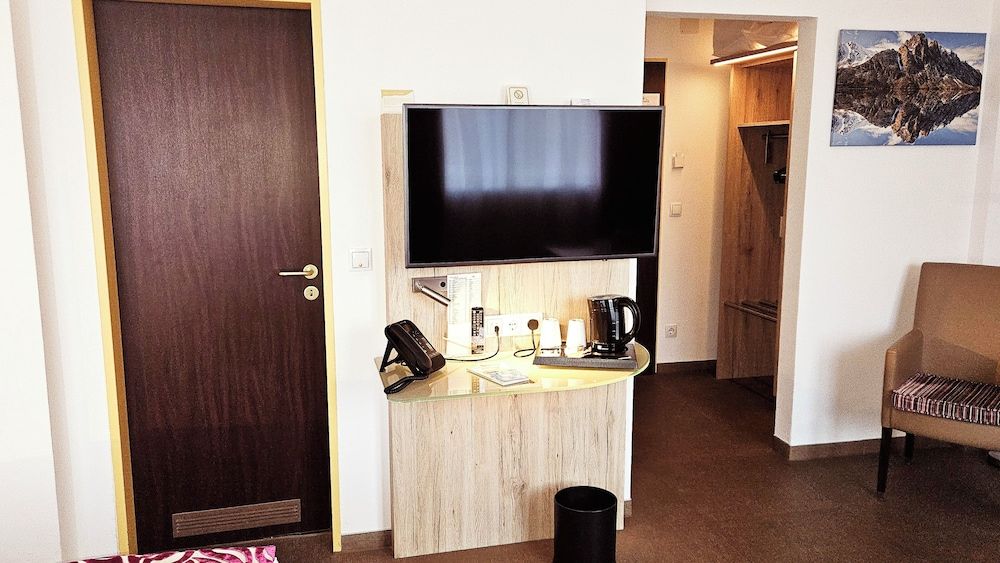 Edel Weiss Hotel und Restaurant Comfort Double Room 6