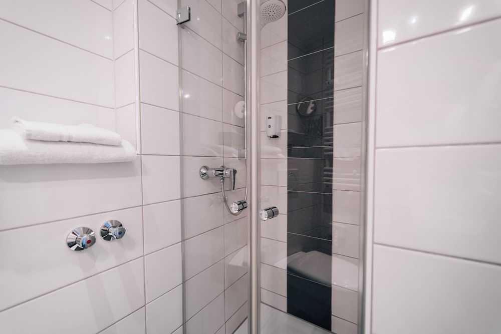 Hotel International Am Theater Single Room 6