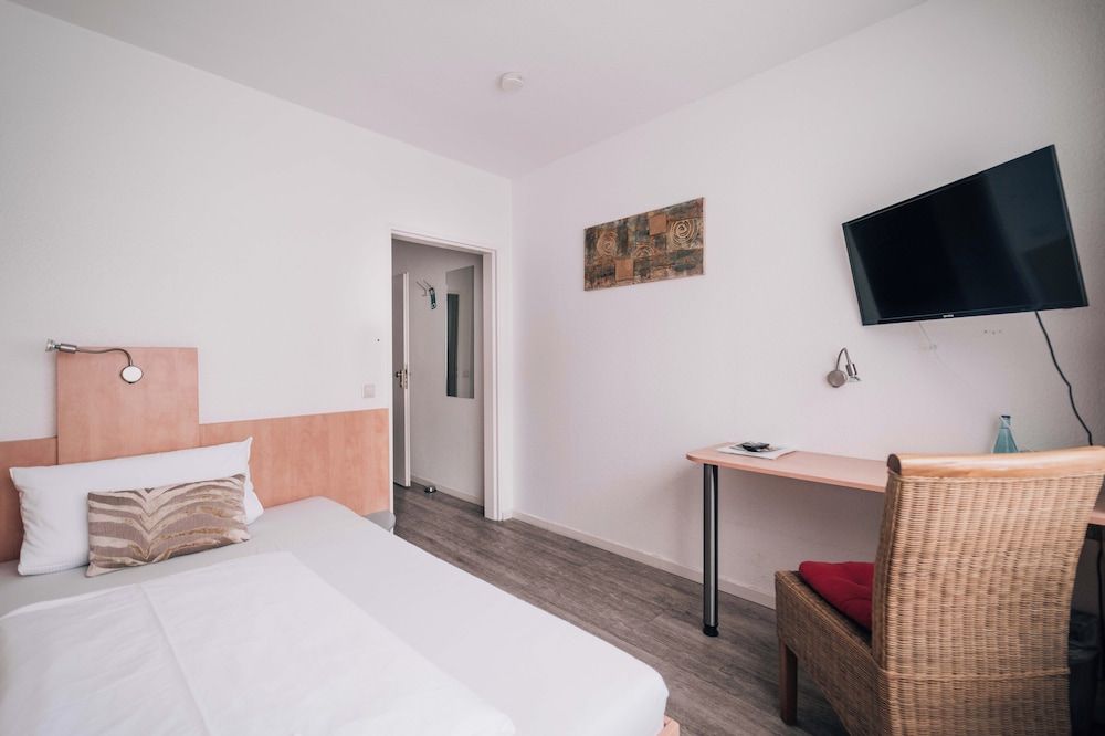 Hotel International Am Theater Single Room 5