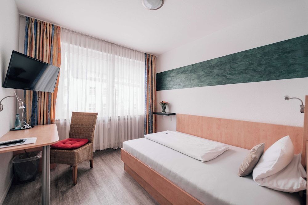 Hotel International Am Theater Single Room 4