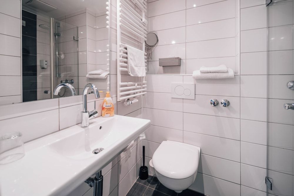 Hotel International Am Theater Single Room 7