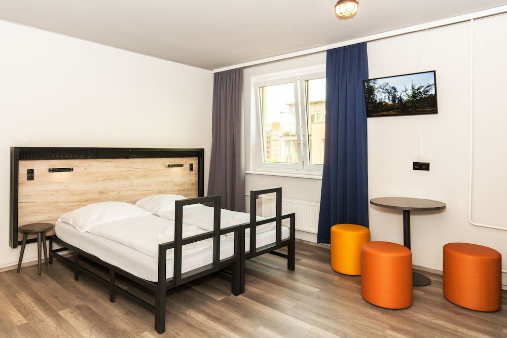 a&o Frankfurt Ostend Twin Room 2