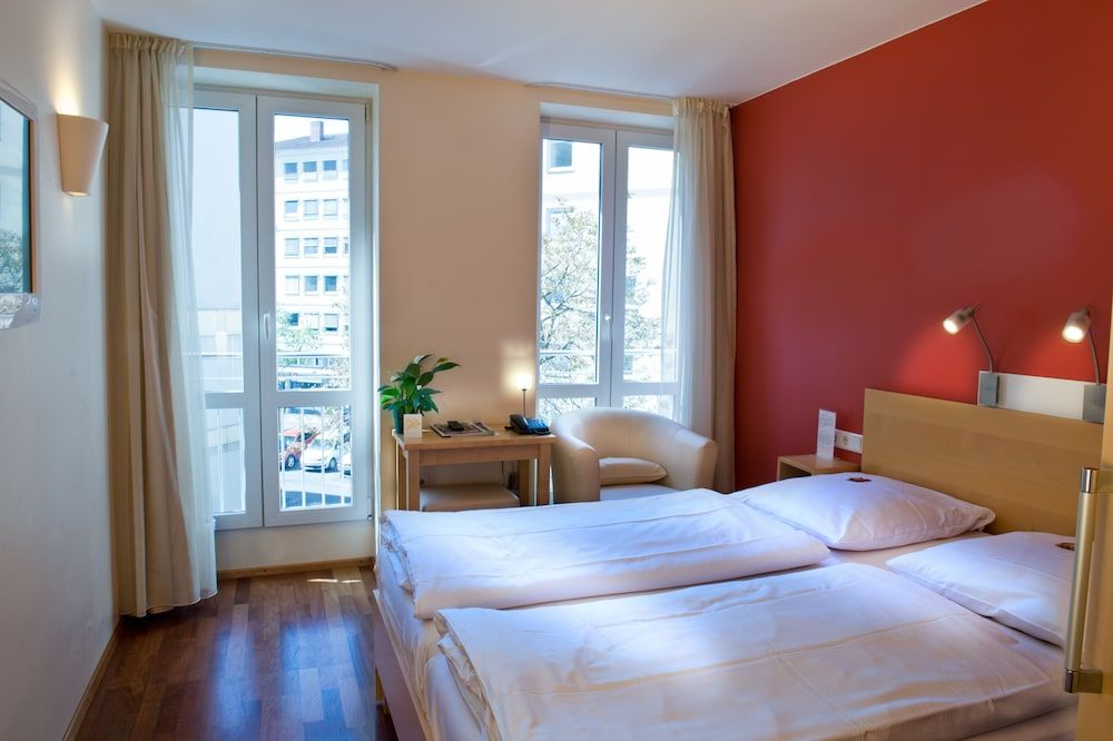 Town Hotel Wiesbaden Standard Double Room 4