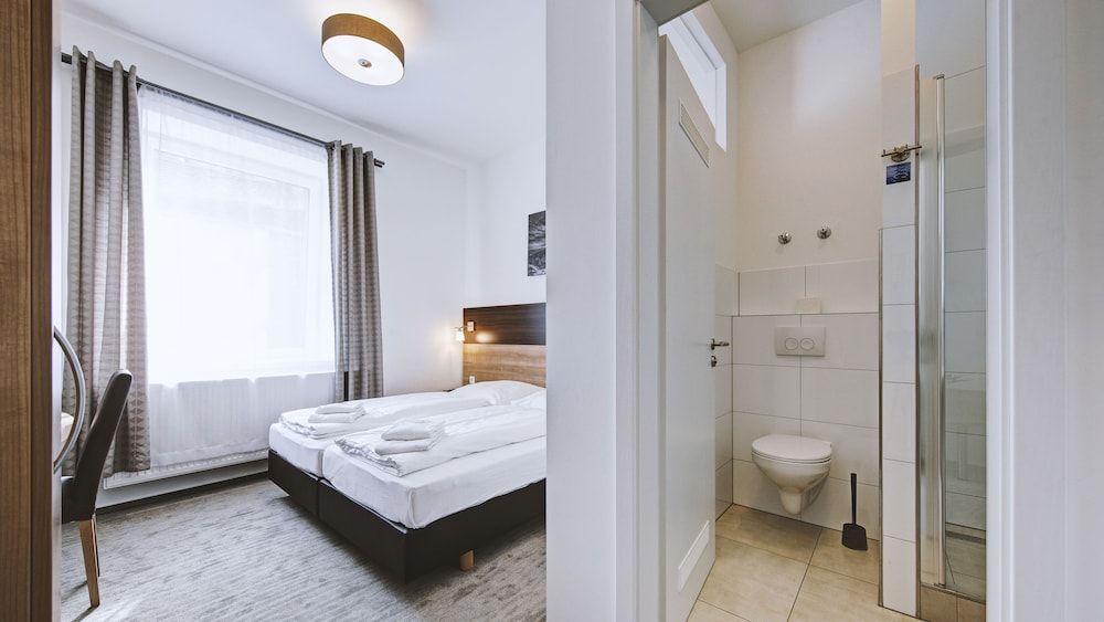 Boutique-Hotel Kronenstuben Standard Double Room 9