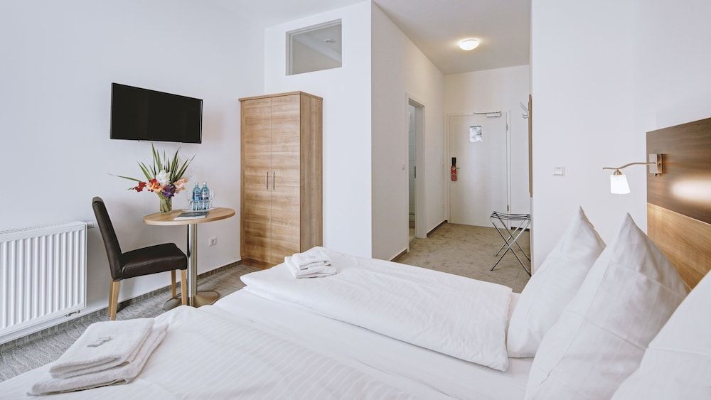 Boutique-Hotel Kronenstuben Standard Double Room 8