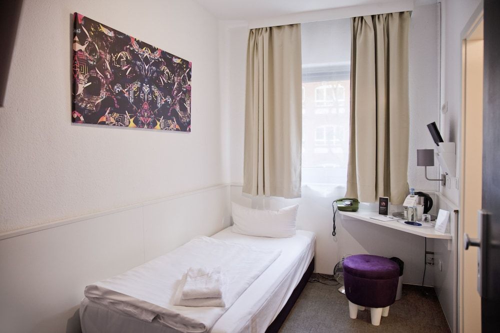 undefined Hotel Les Nations 5