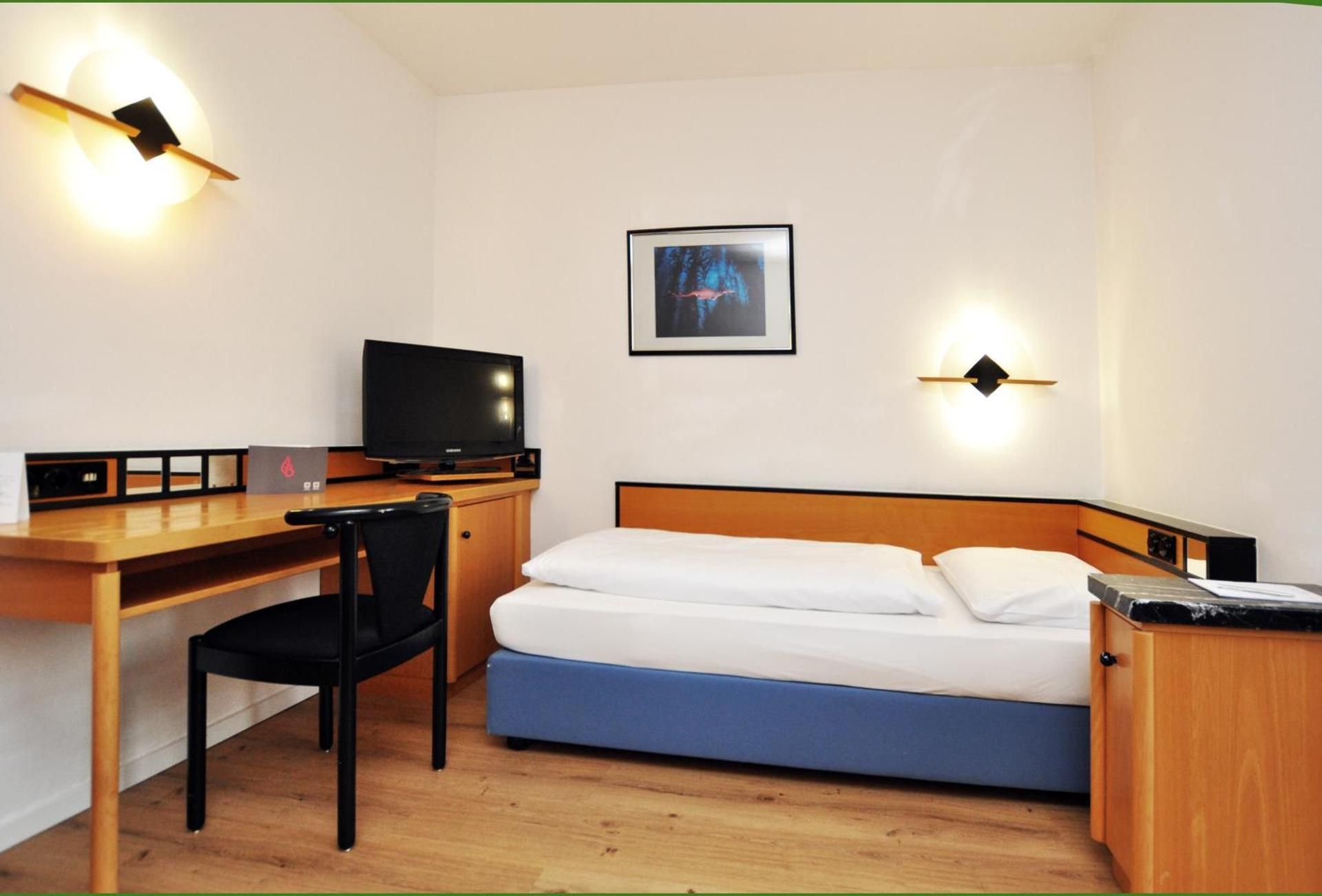 Villa Waldperlach by Blattl Large Single Room 2