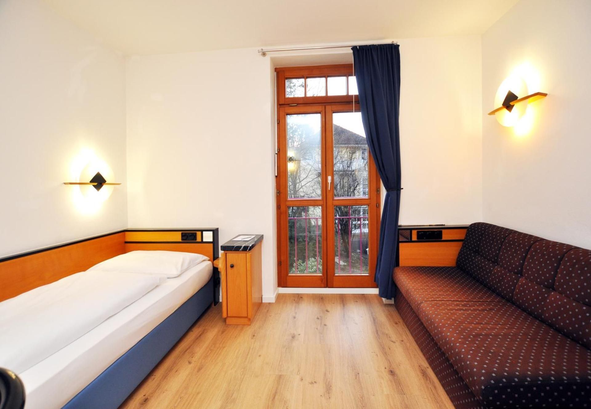 Villa Waldperlach by Blattl Large Single Room