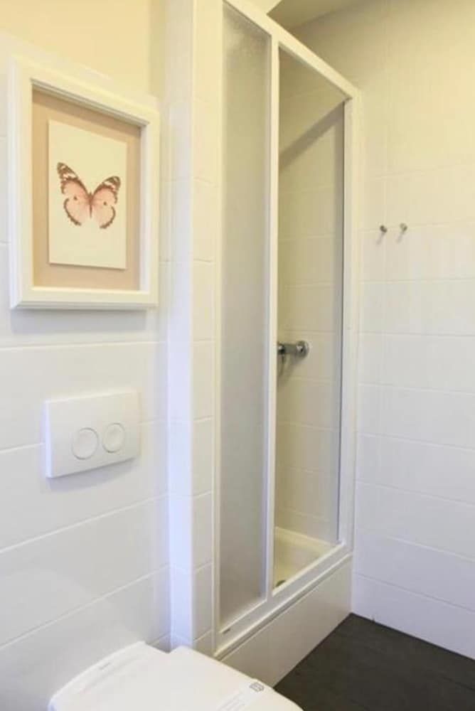 Sleephotels Quadruple Room, Shared Bathroom 3