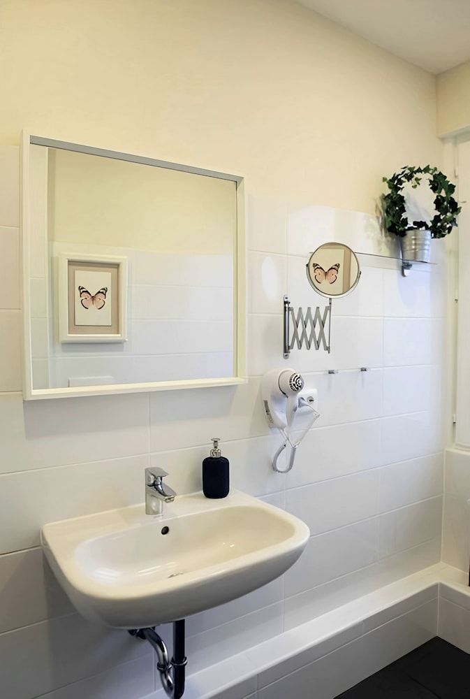 Sleephotels Quadruple Room, Shared Bathroom 4