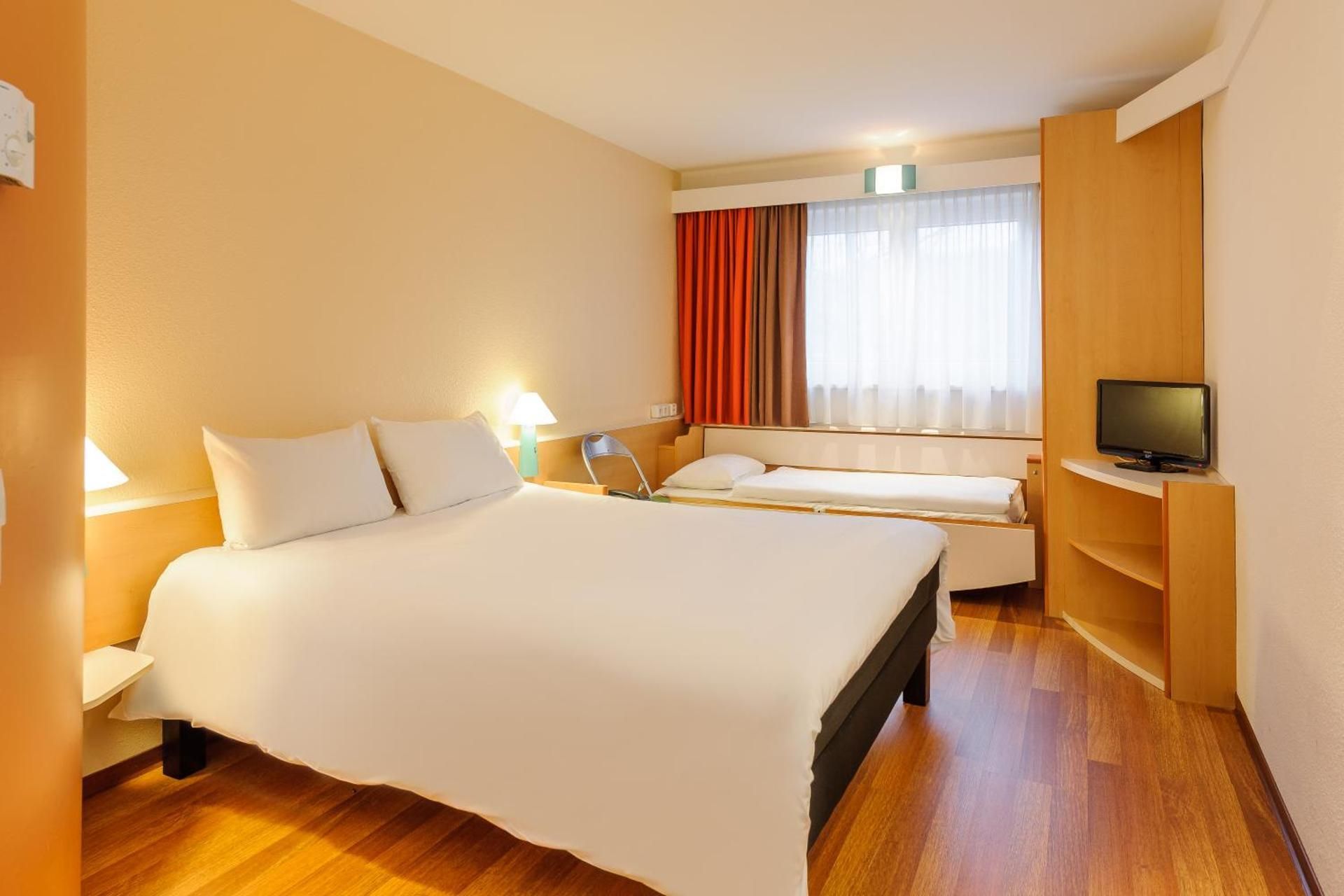 Standard Room with 1 double bed