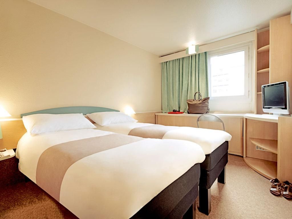 Standard Room with twin beds