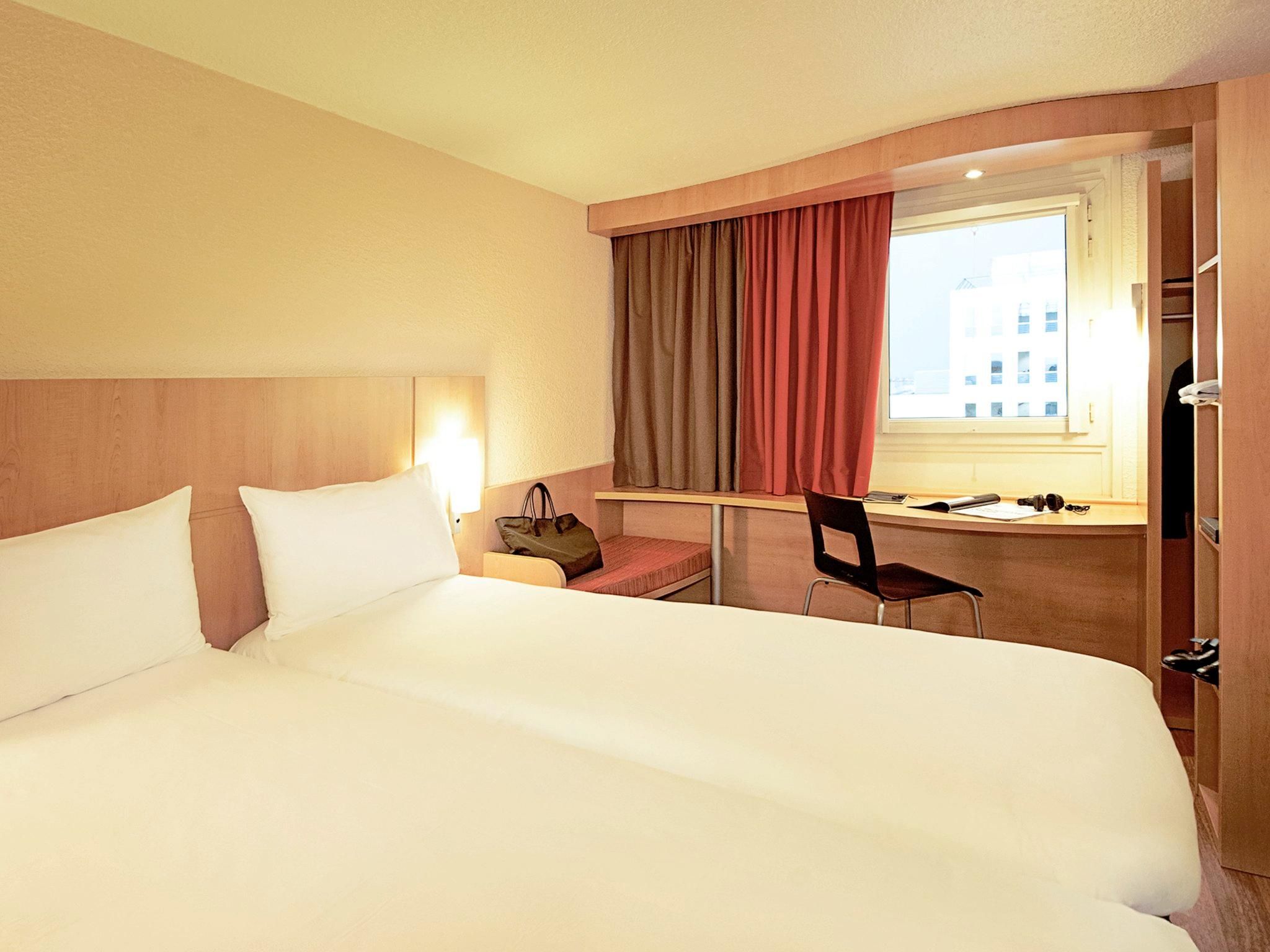 Standard Room with twin beds