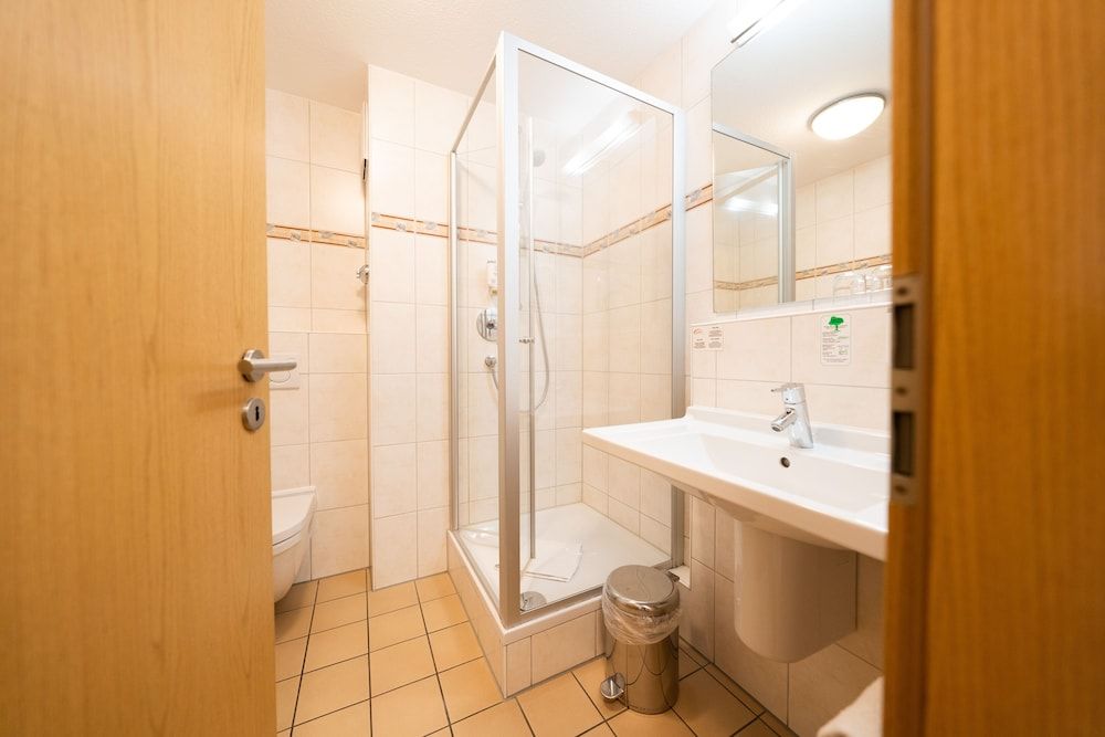 ates Hotel Straßburg - Kehl Standard Double Room 5