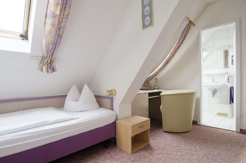 Hotel & Restaurant Park Cafe ISA Standard Double Room, 1 Bedroom, Non Smoking 4