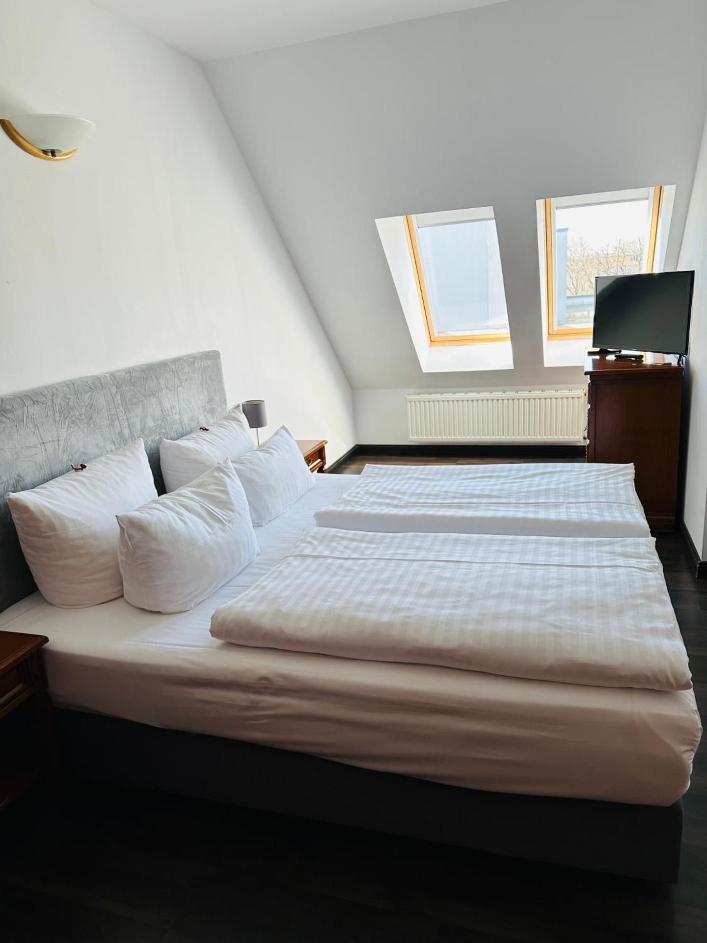 Hotel am Luisenplatz Triple Room with Balcony