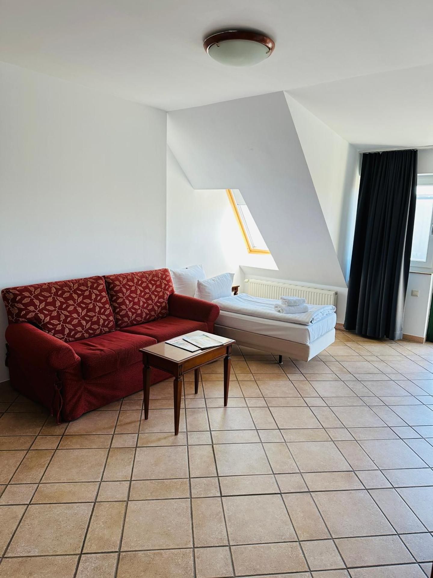 Hotel am Luisenplatz Triple Room with Balcony 2