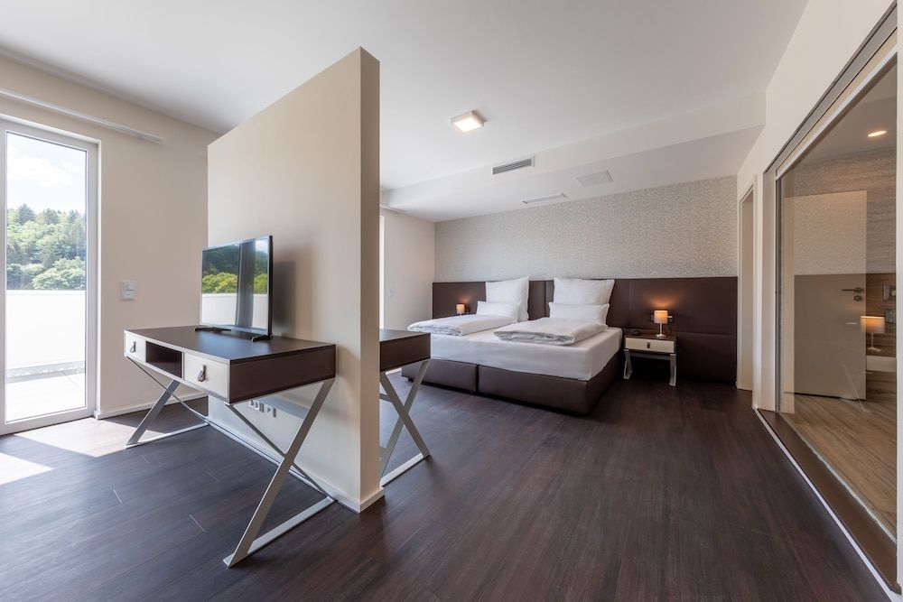 Trip Inn Conference Hotel & Suites Premium Suite, 2 Bedrooms, Balcony 2